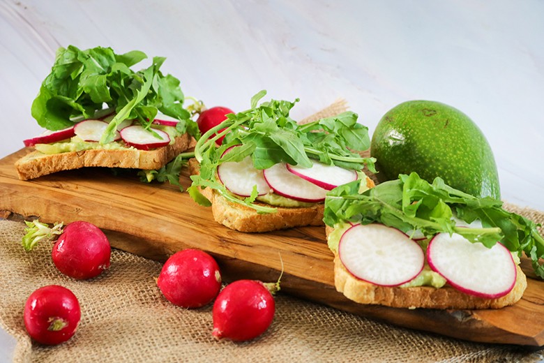 Veganes Avocado-Radieschen-Sandwich
