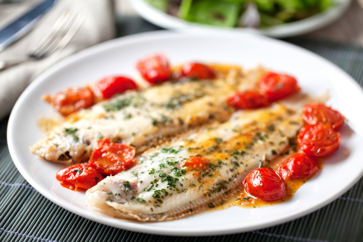 Gebratenes Seezungenfilet mit Kirschtomaten