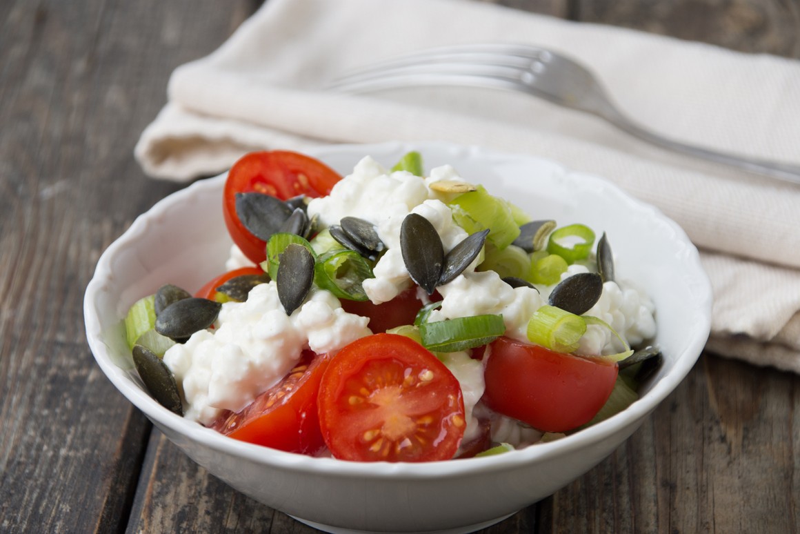 Tomaten mit Hüttenkäse - Rezept