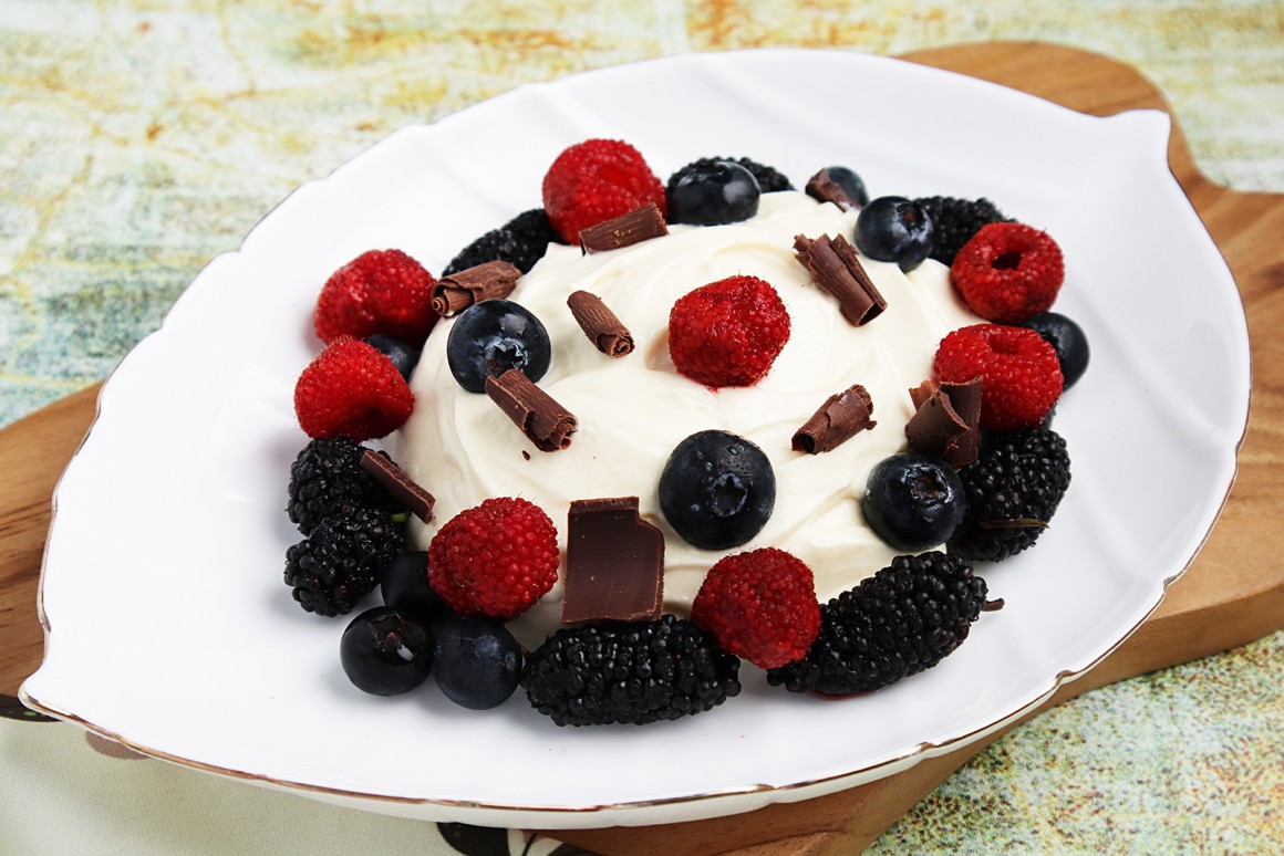Joghurt mit frischen Beeren