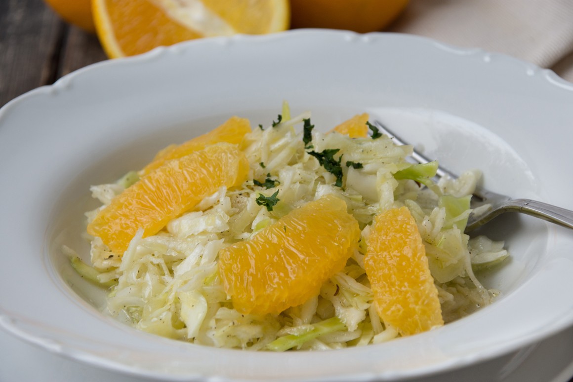 Weißkohlsalat mit Obst - Rezept