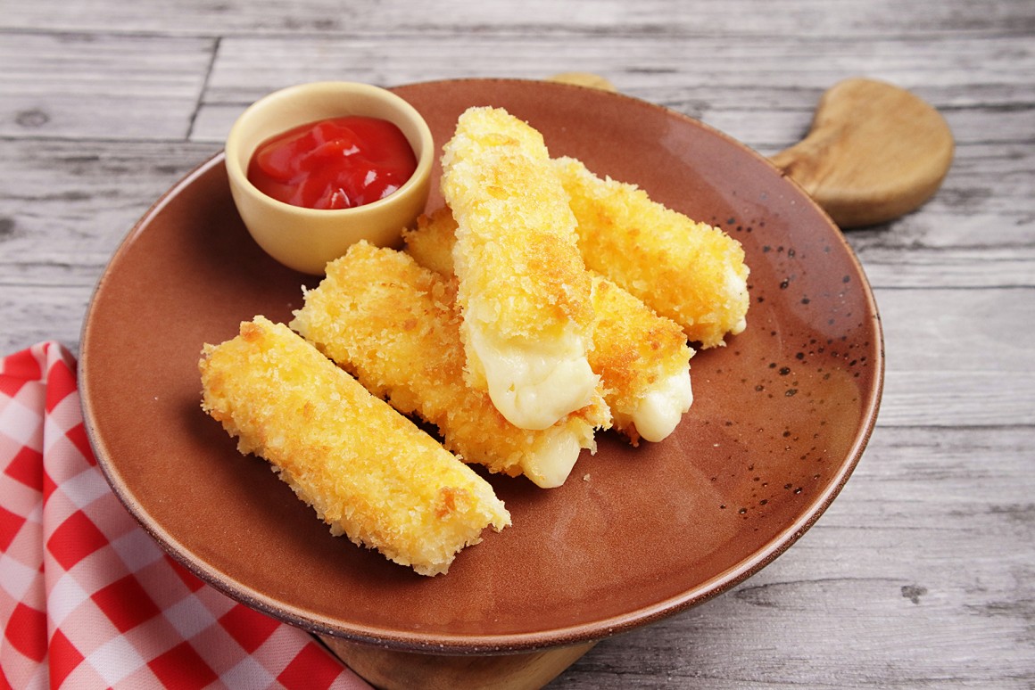 Knusprige Mozzarellasticks