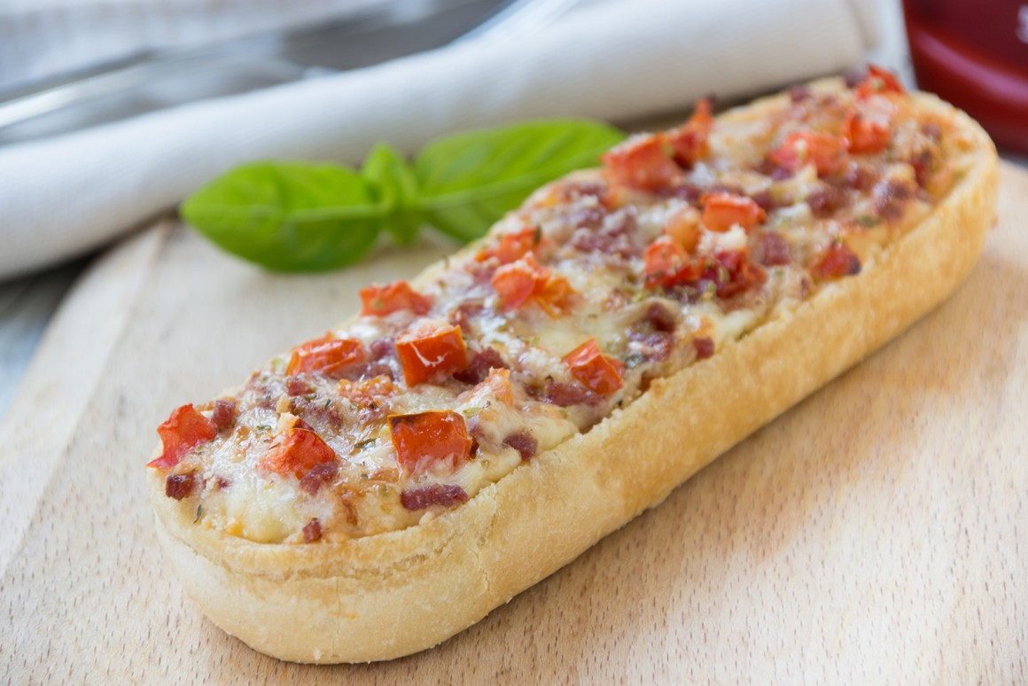 Salami-Pizza-Baguettes