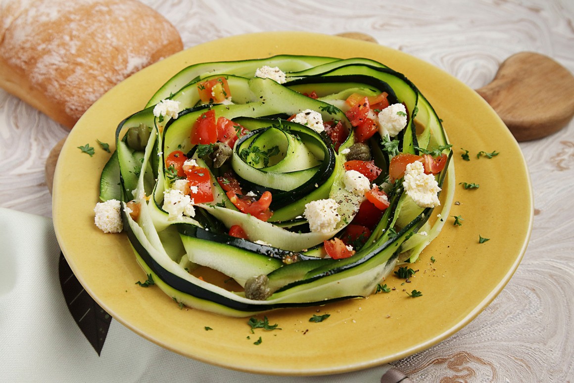 Zucchini-Carpaccio mit Feta