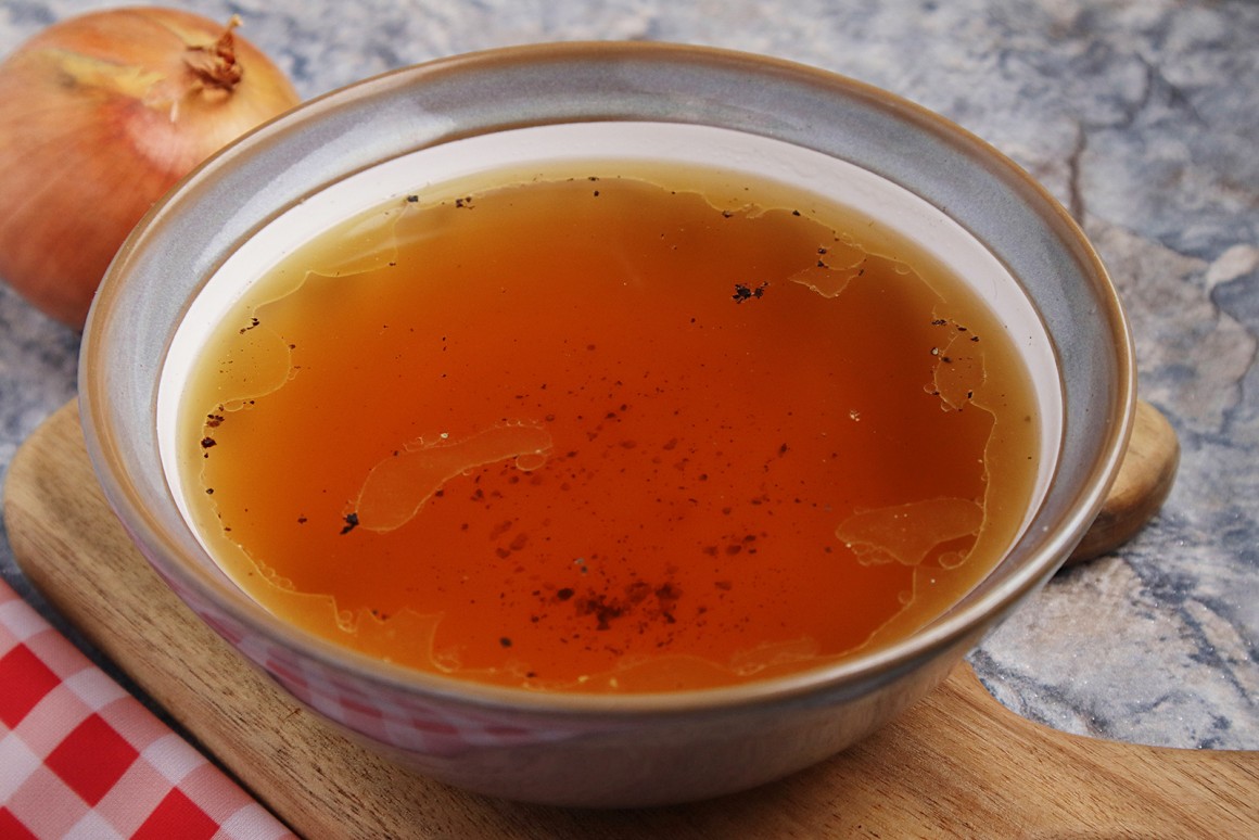 Zwiebel Consommé