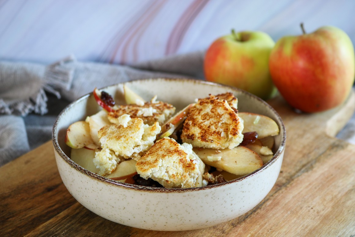 Apfelsalat mit Quarkpuffern