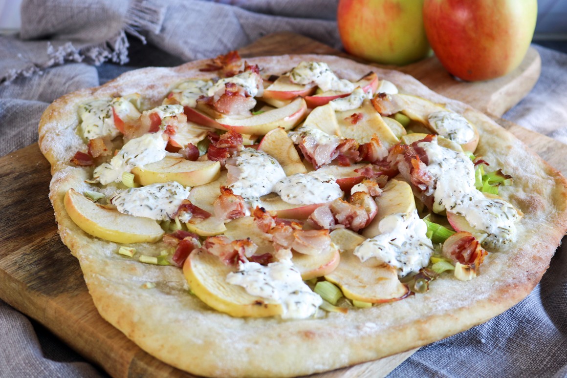 Apfelpizza mit Ziegenkäse