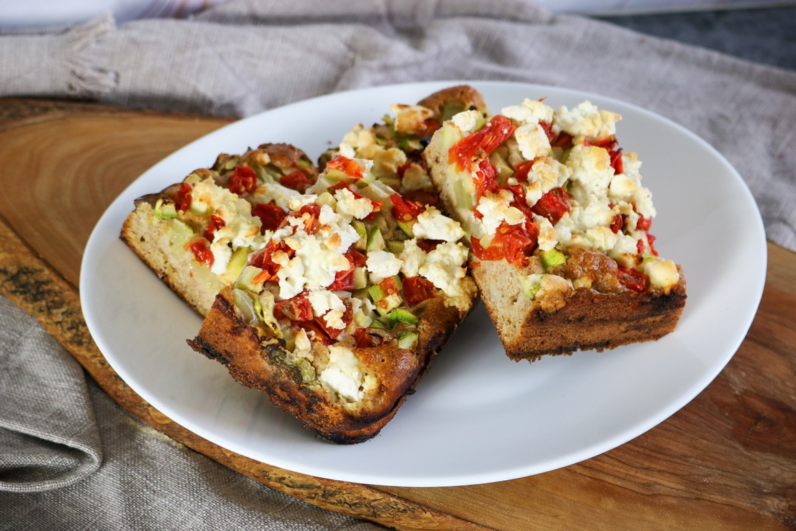 Ofenpfannkuchen mit Gemüse und Feta