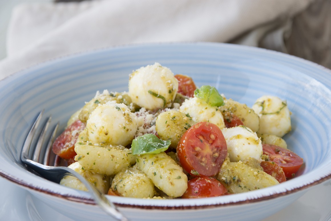 Gnocchi-Salat mit Pesto