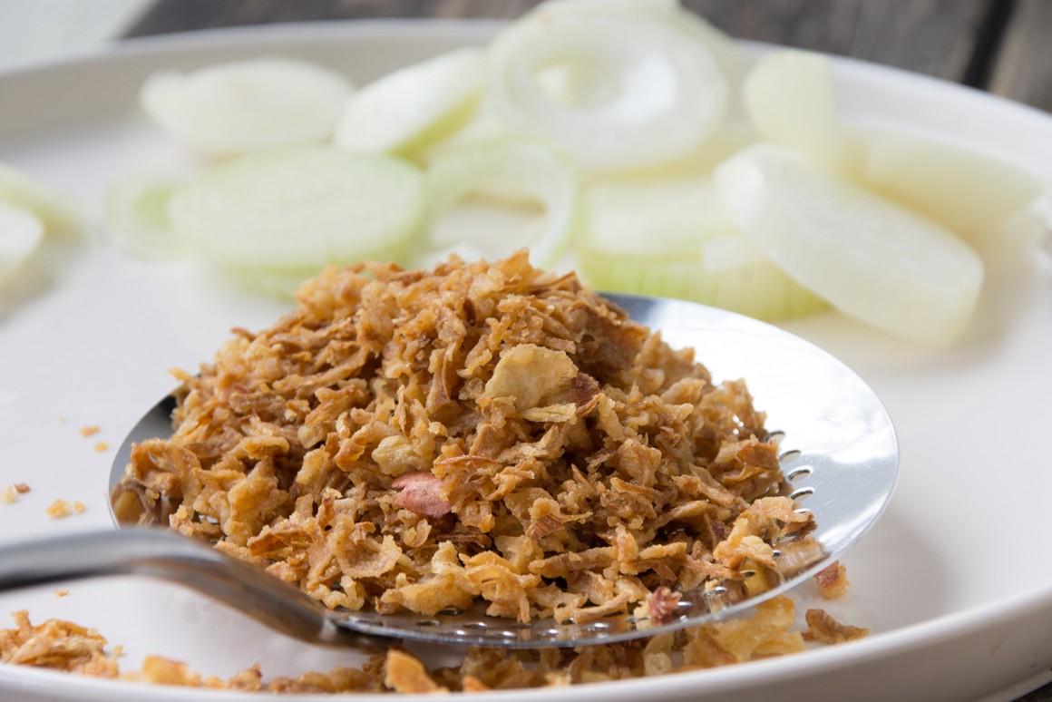 Röstzwiebeln aus der Pfanne