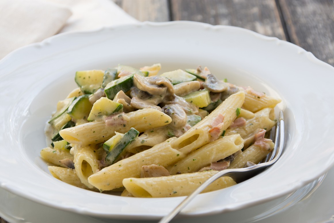 Pasta mit Zucchini und Champignons - Rezept