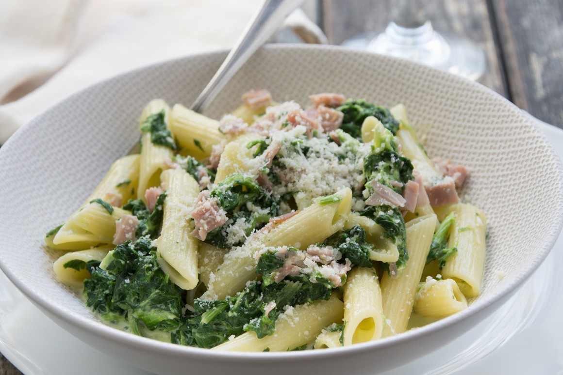 Penne mit Spinat-Käse-Sauce - Rezept