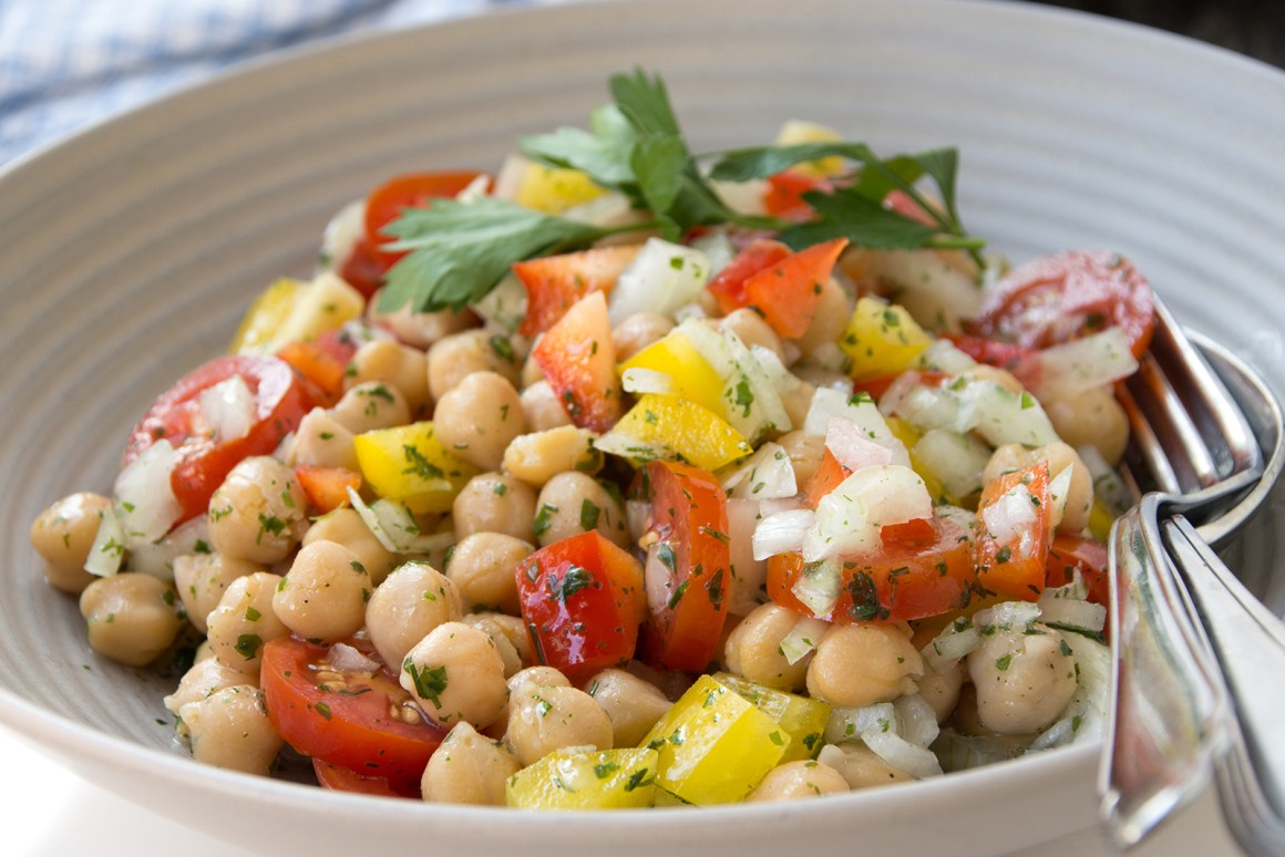 Spanischer Kichererbsensalat