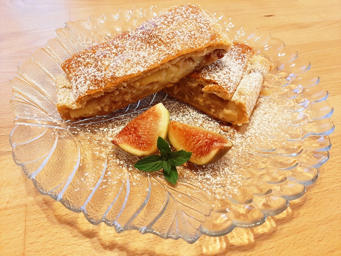 Apfelstrudel aus Quarkteig
