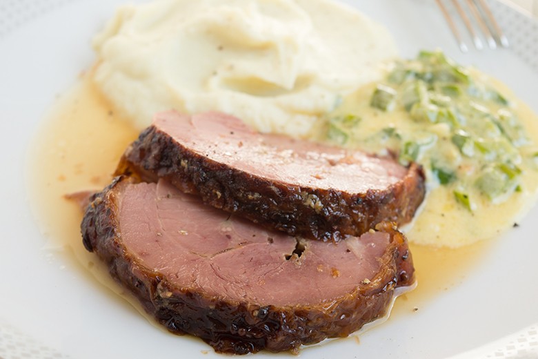 Rollbraten mit Rahmporree und Püree