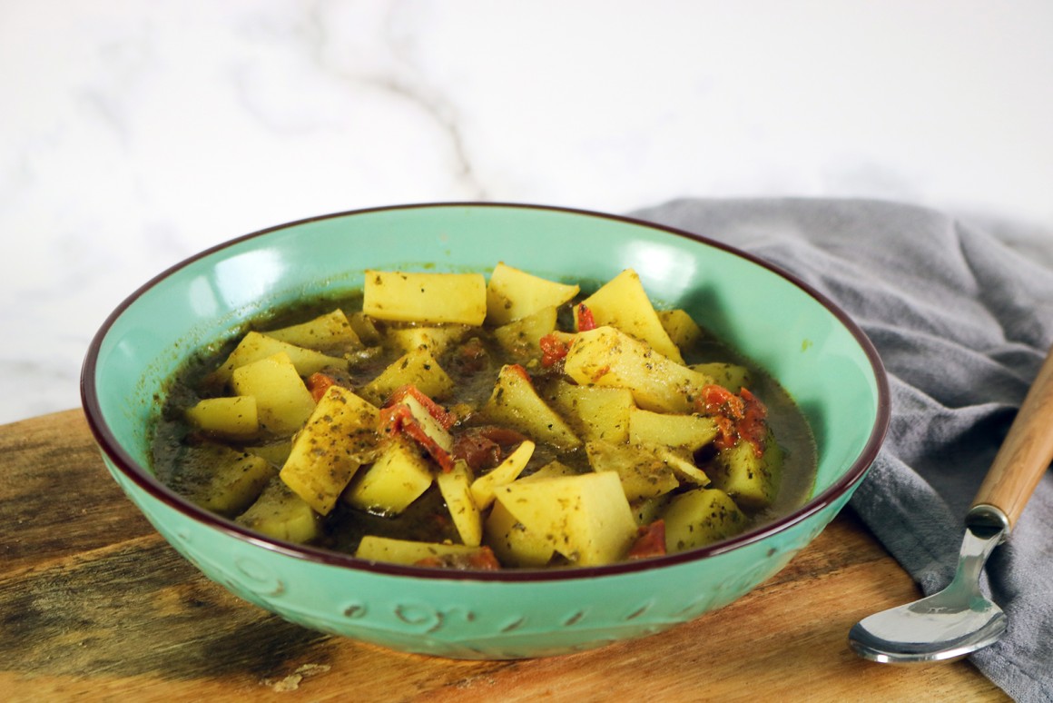 Kartoffelsuppe mit Basilikumpaste