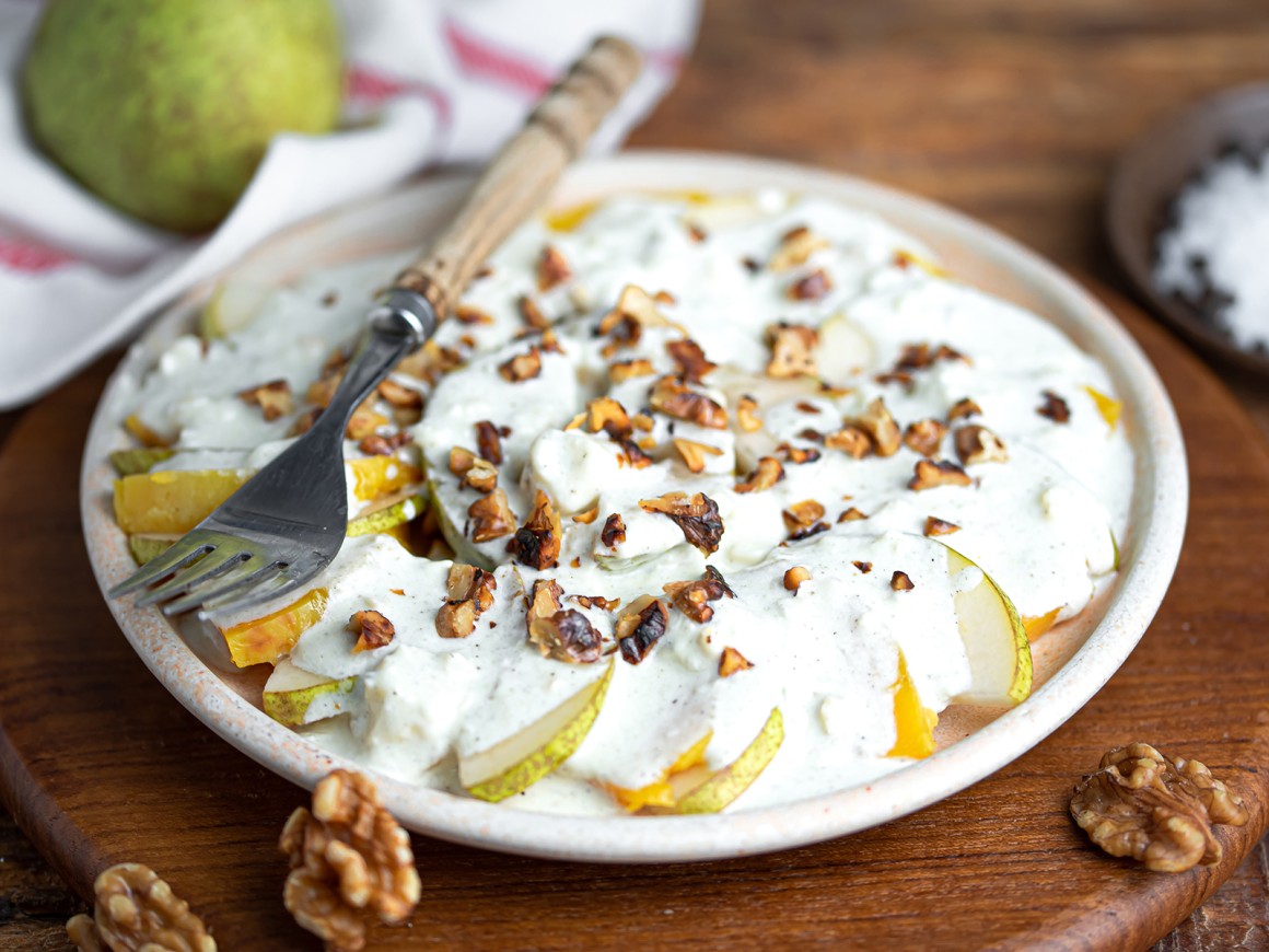 Ofenkürbis mit Birne und Walnüssen