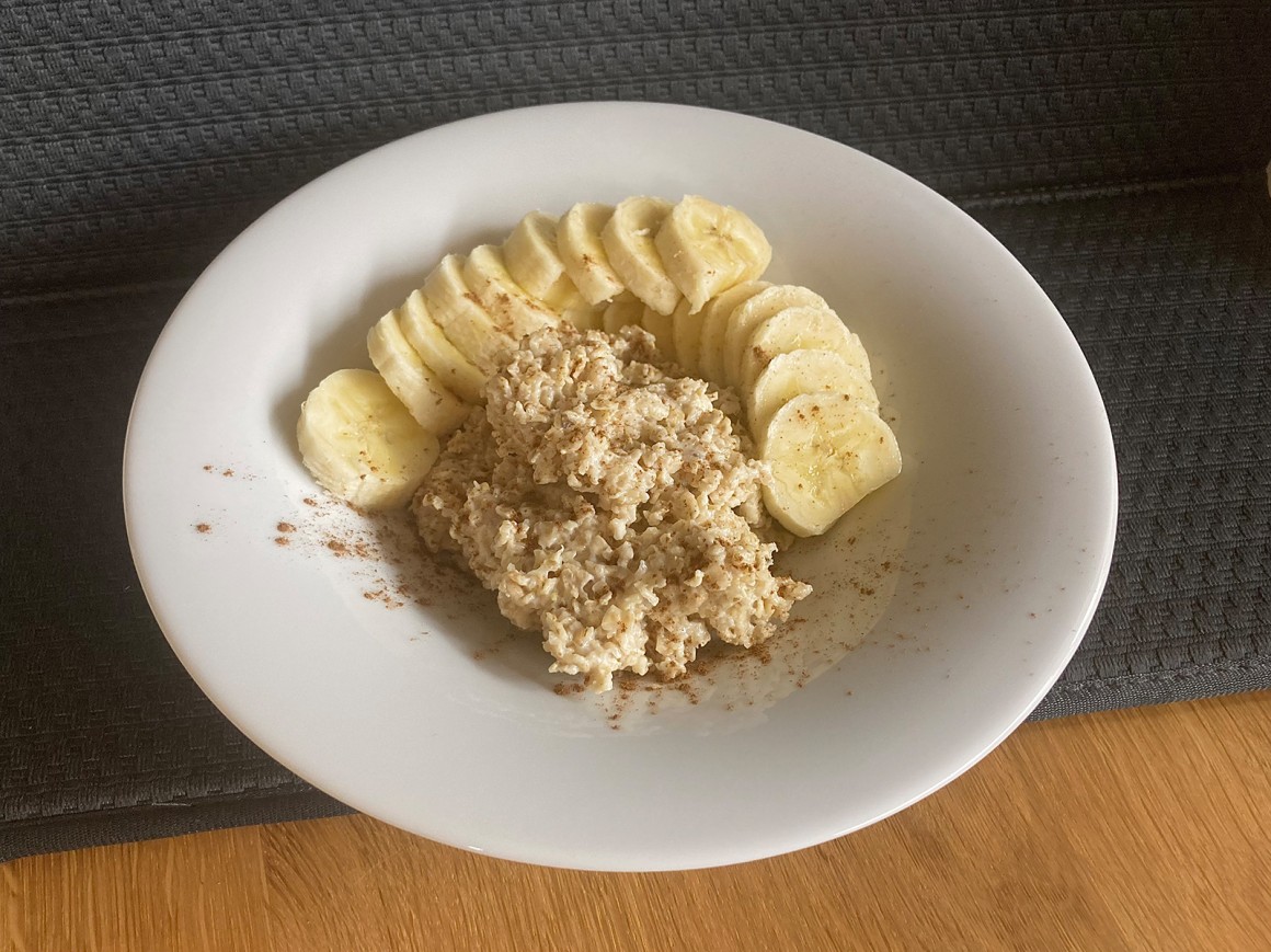 Porridge mit Banane und Zimt