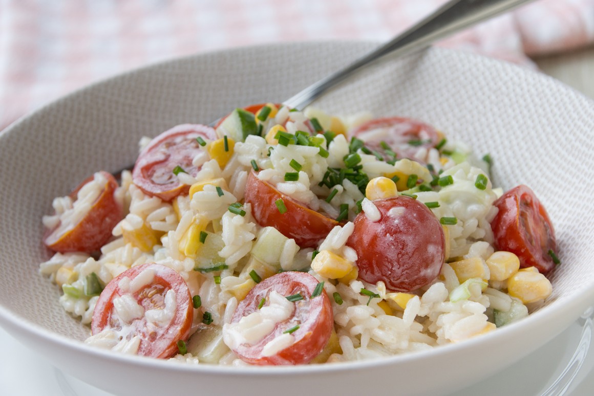 Reissalat mit buntem Gemüse
