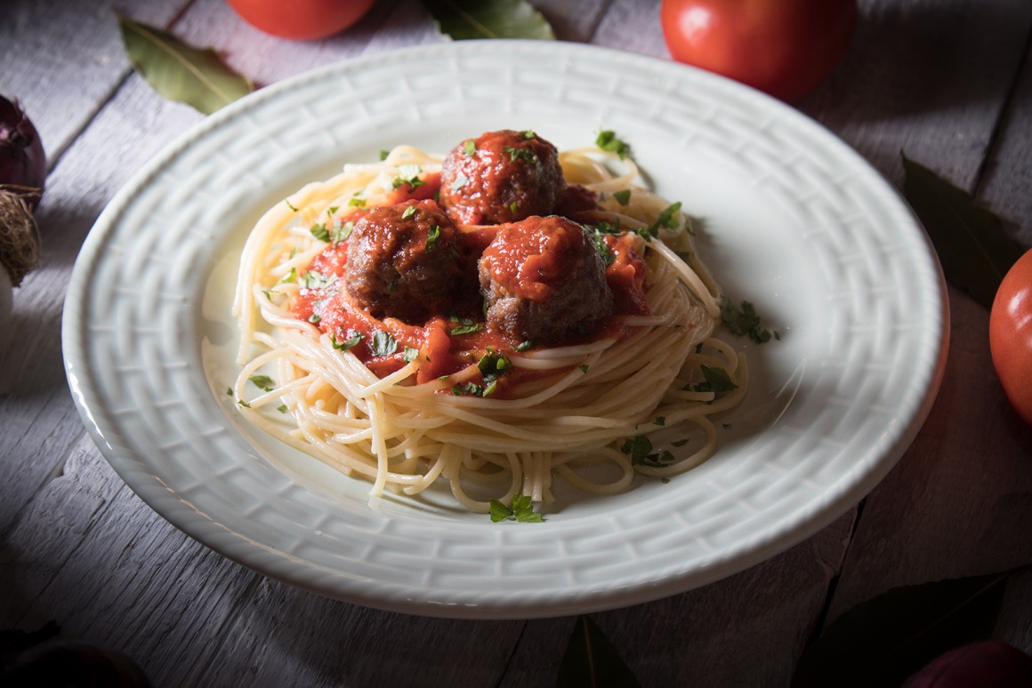 Spaghetti mit Fleischbällchen und Tomatensauce