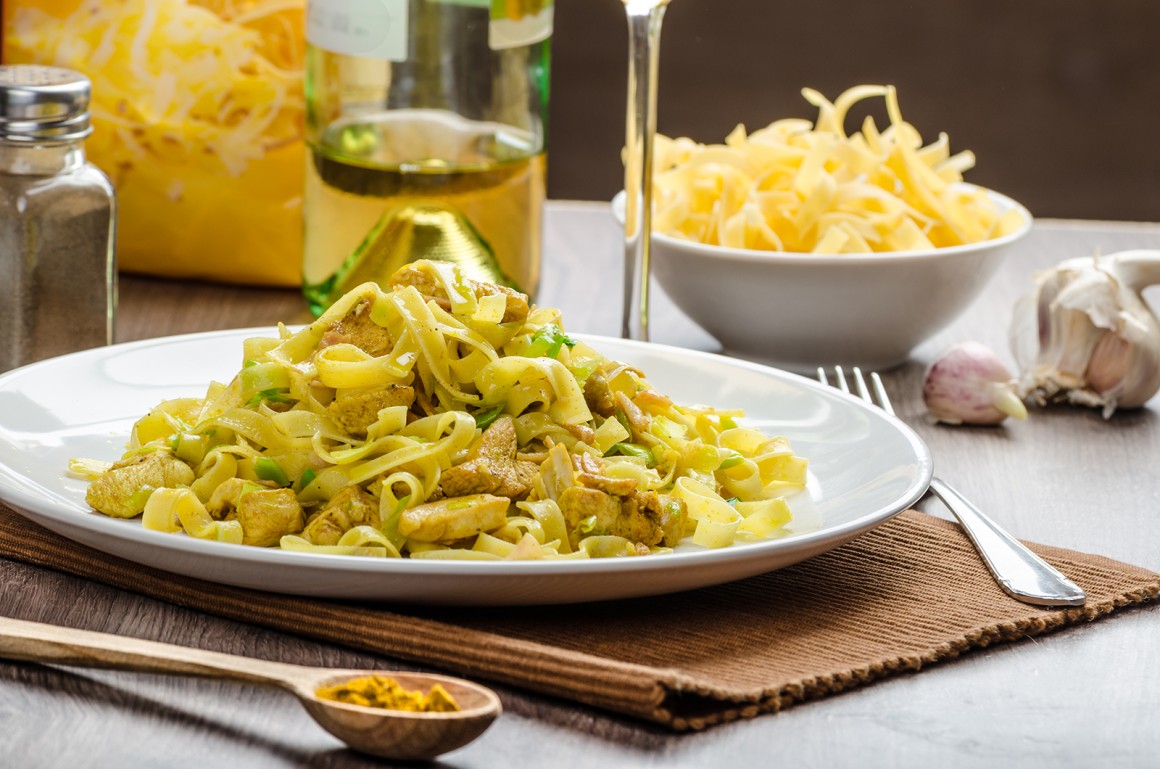 Tagliatelle mit Hühnercurry