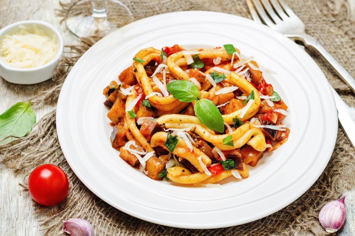 Auberginen-Tomaten-Basilikum-Pasta
