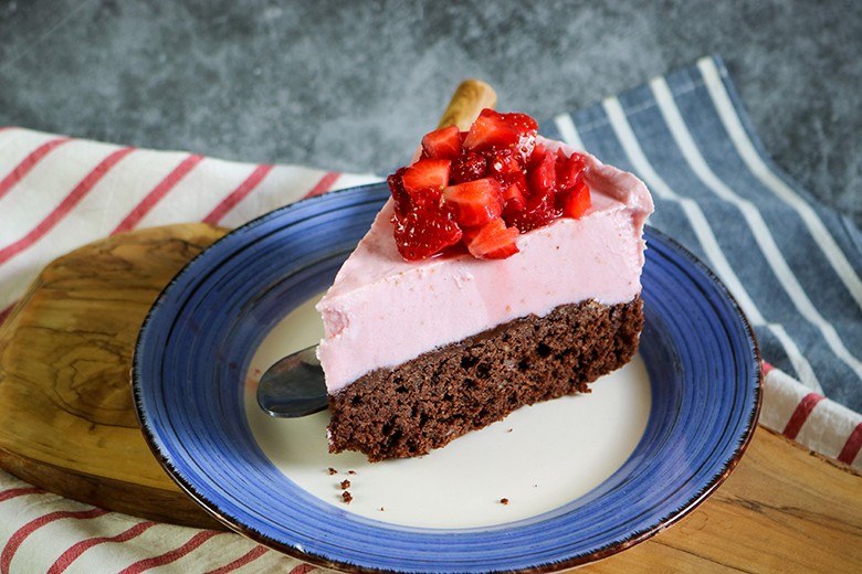 Gefrosteter Käse-Erdbeer-Kuchen