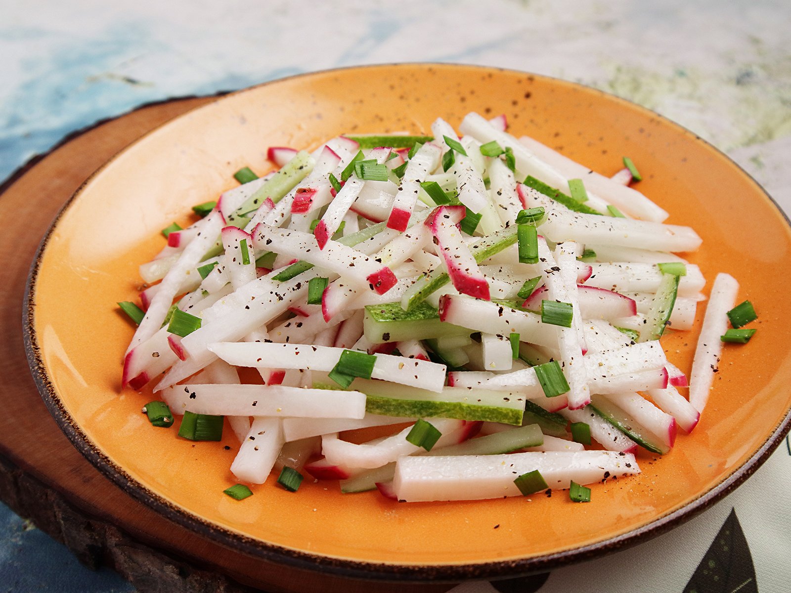 Gurkensalat mit Rettich - Rezept