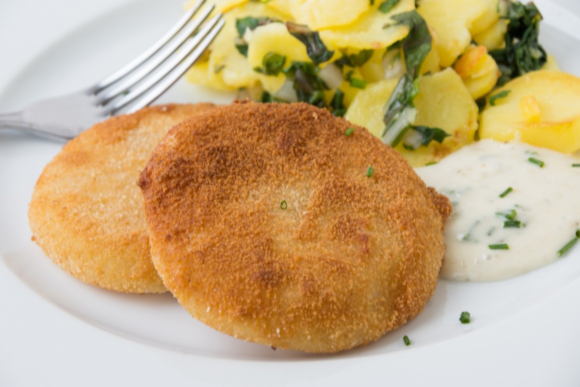 Panierter Kohlrabi mit Kartoffeln