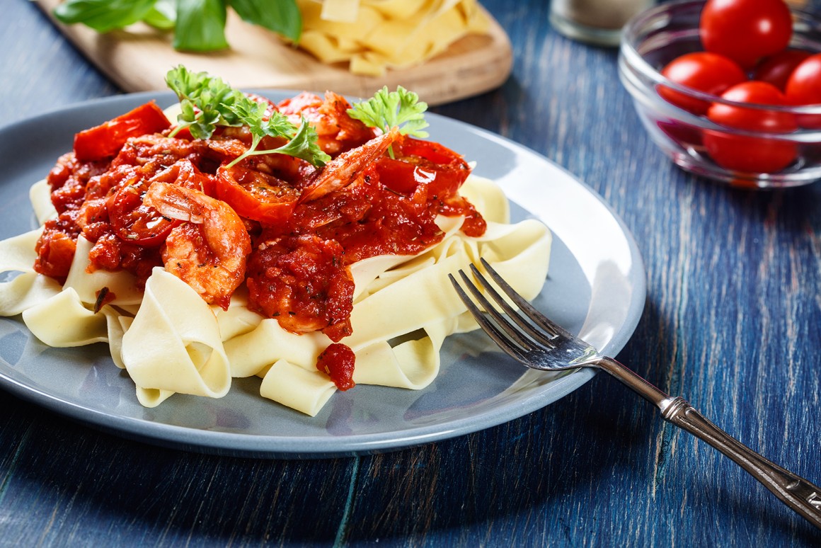 Papardelle mit Garnelen in Tomatensauce