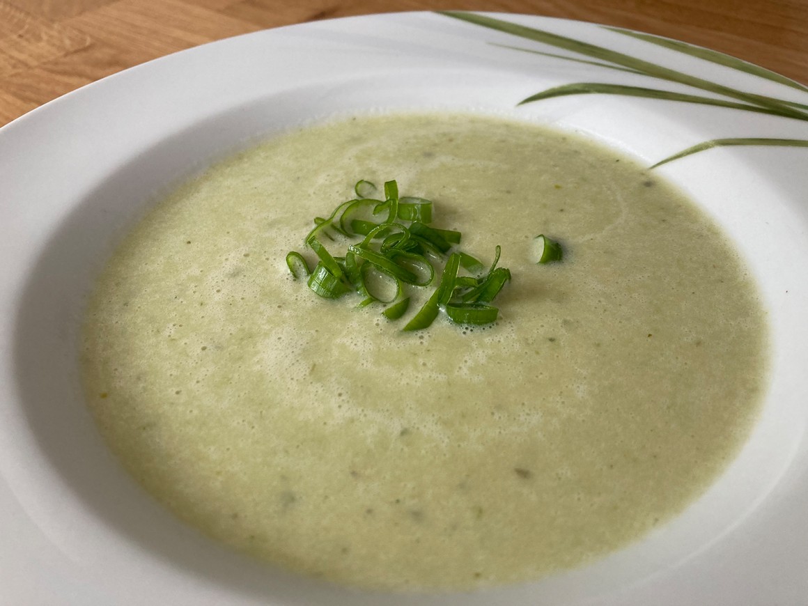Frühlingszwiebelsuppe mit Kartoffeln