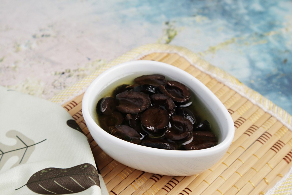 Oliven in Sardellensauce