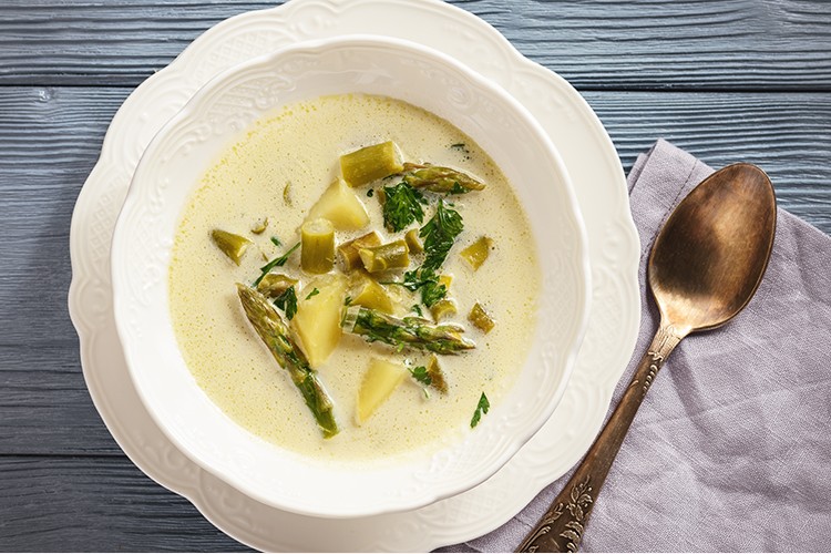 Spargelcremesuppe mit Kartoffeln