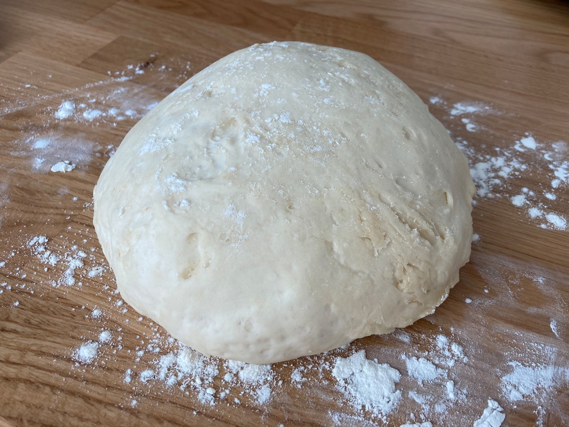 Einfacher Pizzateig mit Trockenhefe - Rezept