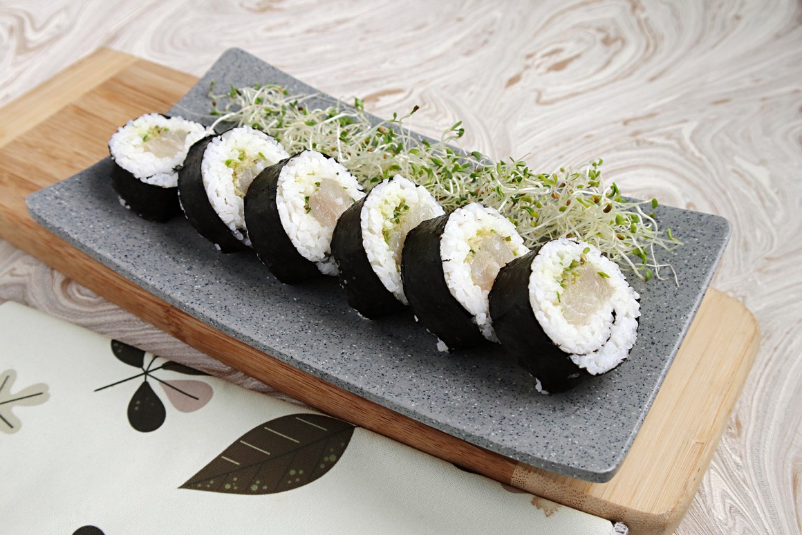 Hosomaki mit gebeiztem Fisch