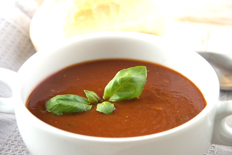 Tomatensuppe nach tropischer Art