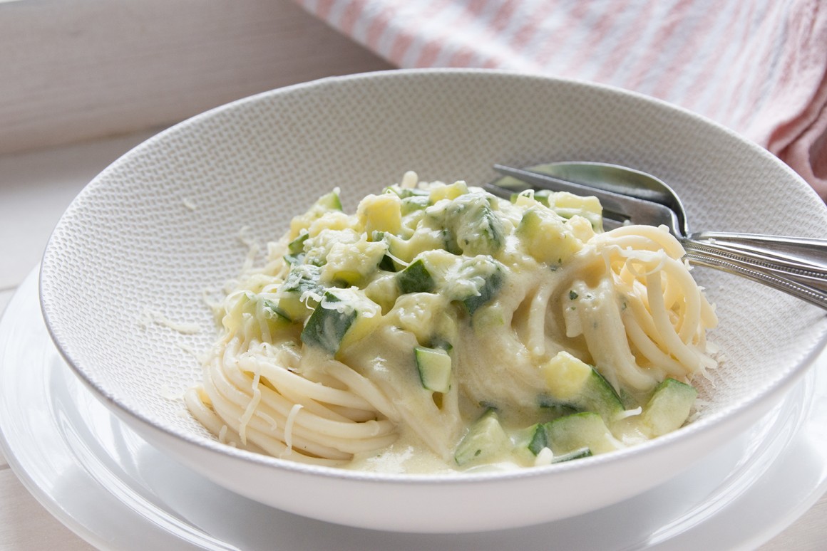 Nudeln mit Käse-Zucchini