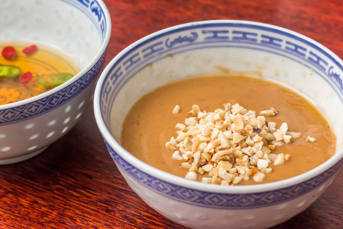 Asiatische Erdnusssauce