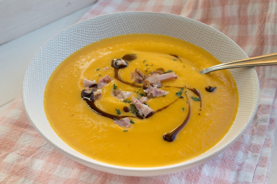 Kürbissuppe mit Chili und Speck