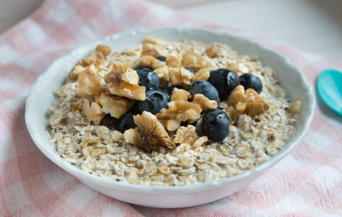 Overnight Oats mit Joghurt und Beeren