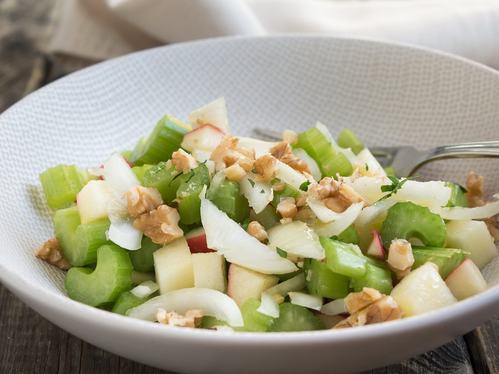 Stangensellerie-Salat mit Apfel