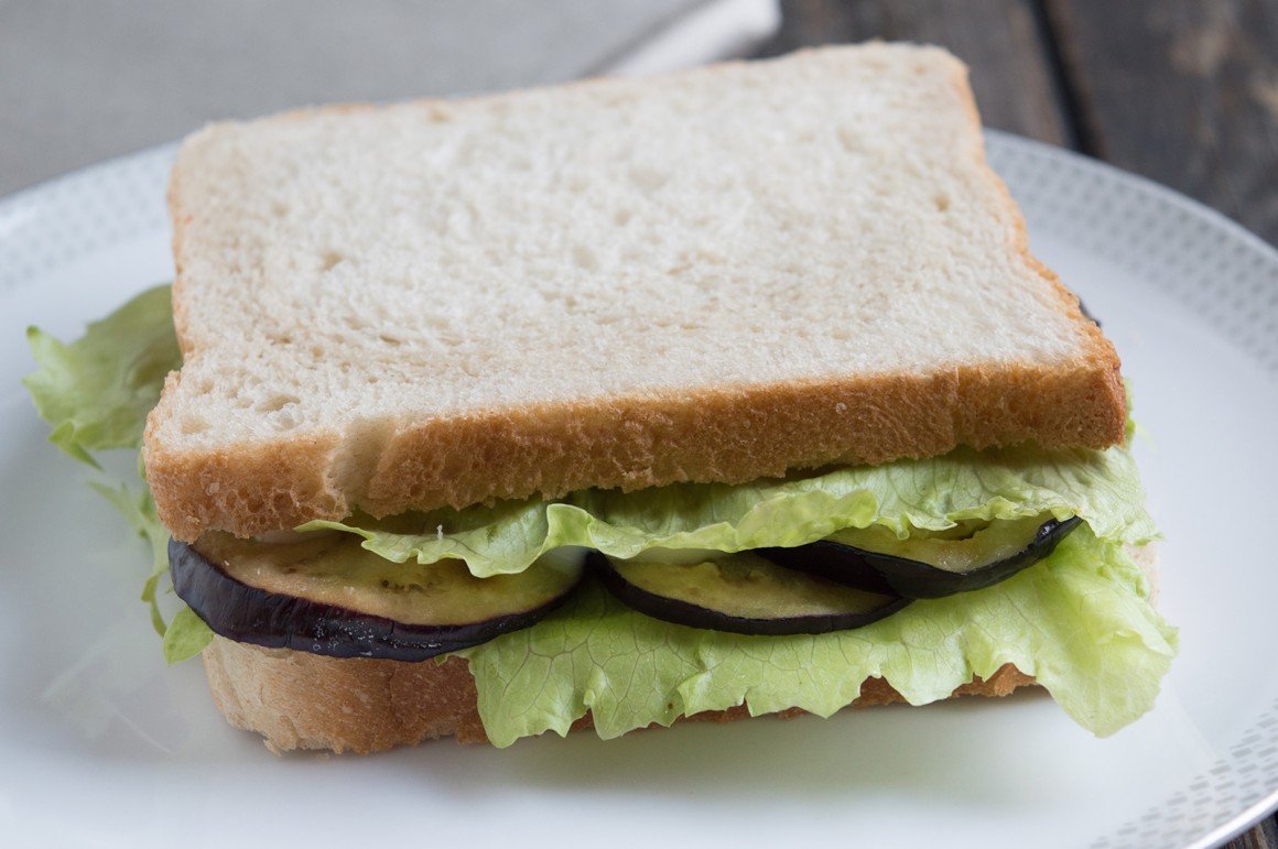 Clubsandwiches mit Auberginen