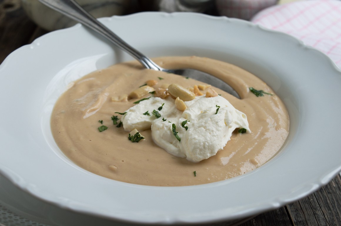 Erdnusssuppe mit Gemüse