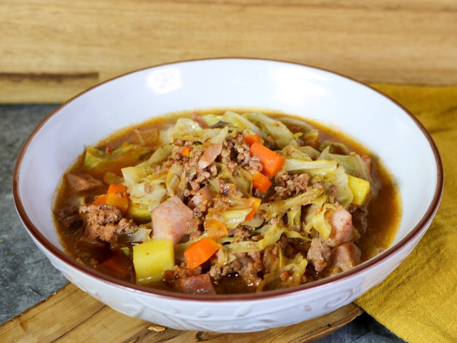 Kohlsuppe mit Hack - Rezept