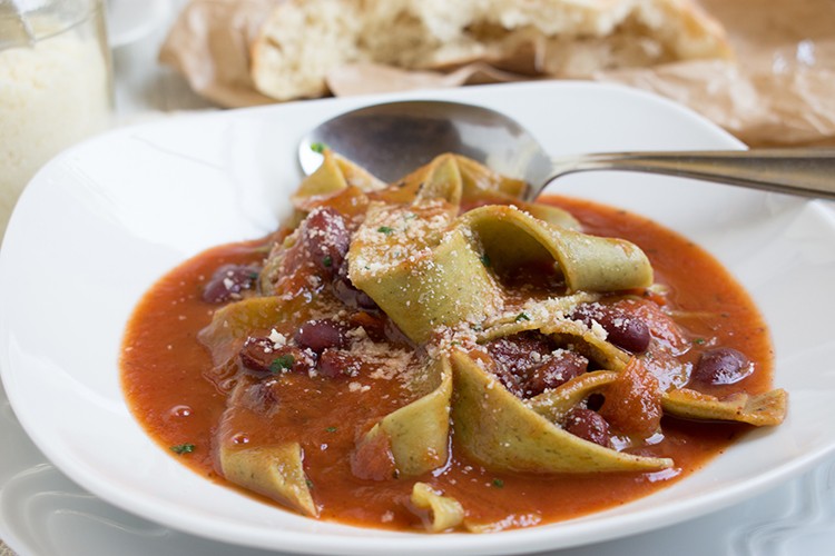 Bohnensuppe mit Nudeln