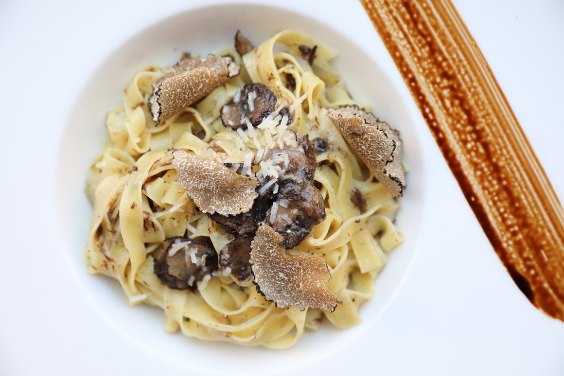 Nudeln mit Trüffel-Sahne-Sauce