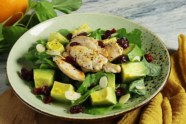 Spinatsalat mit Hähnchenstreifen