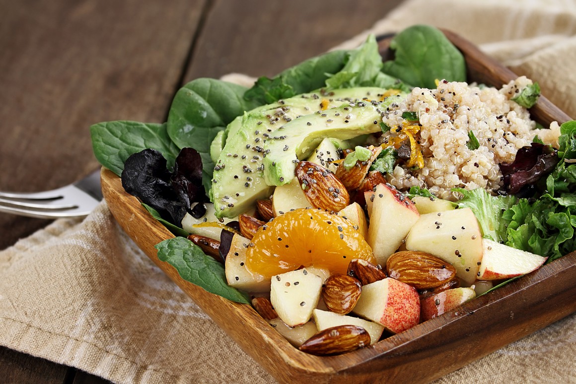 Quinoa und Obstsalat
