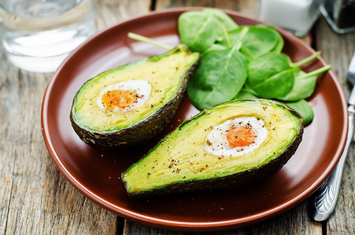 Gebackene Avocado mit Ei