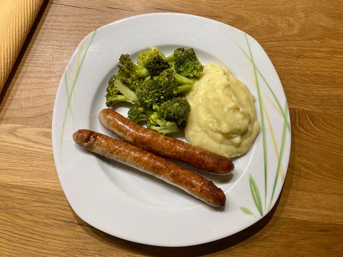 Bratwurst mit Brokkoli und Kartoffelpüree - Rezept